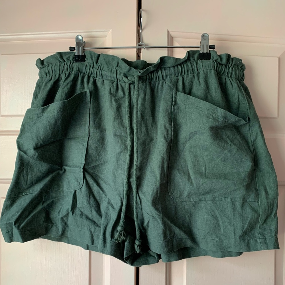 🧣 3/$27 Universal Thread Green Shorts ✨